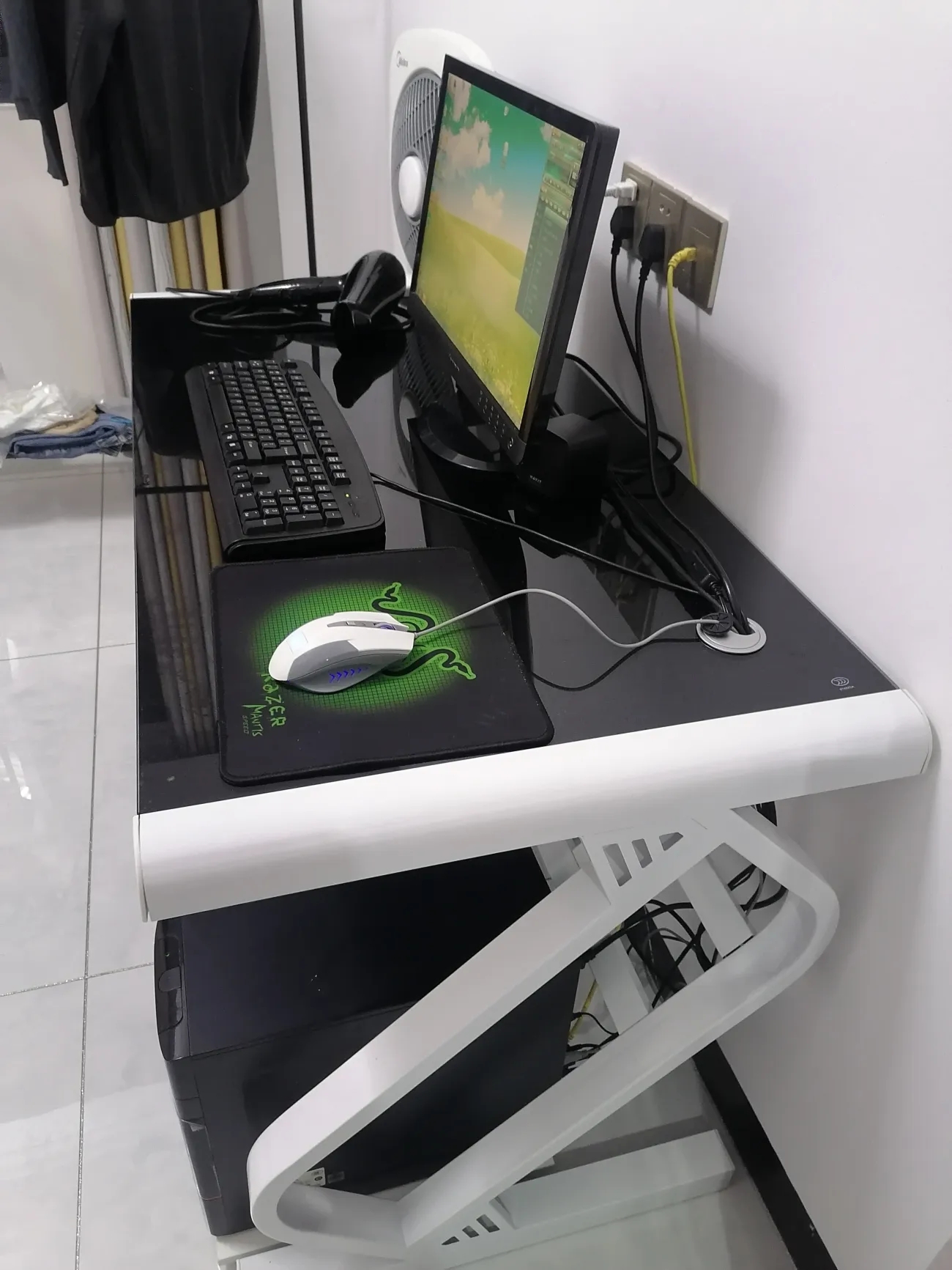 Computer Desk Home Live Gaming - огляд і ціна Esports Gaming School